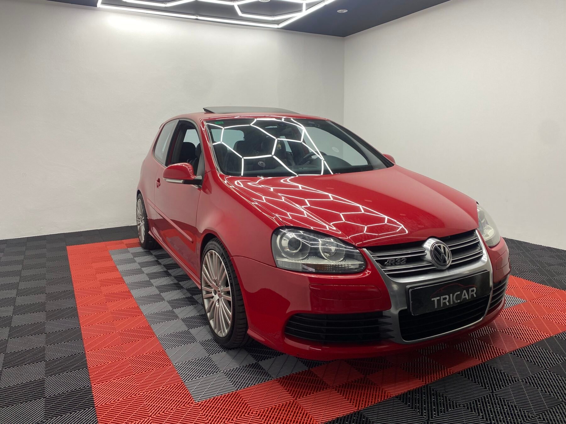 VOLKSWAGEN Golf R32