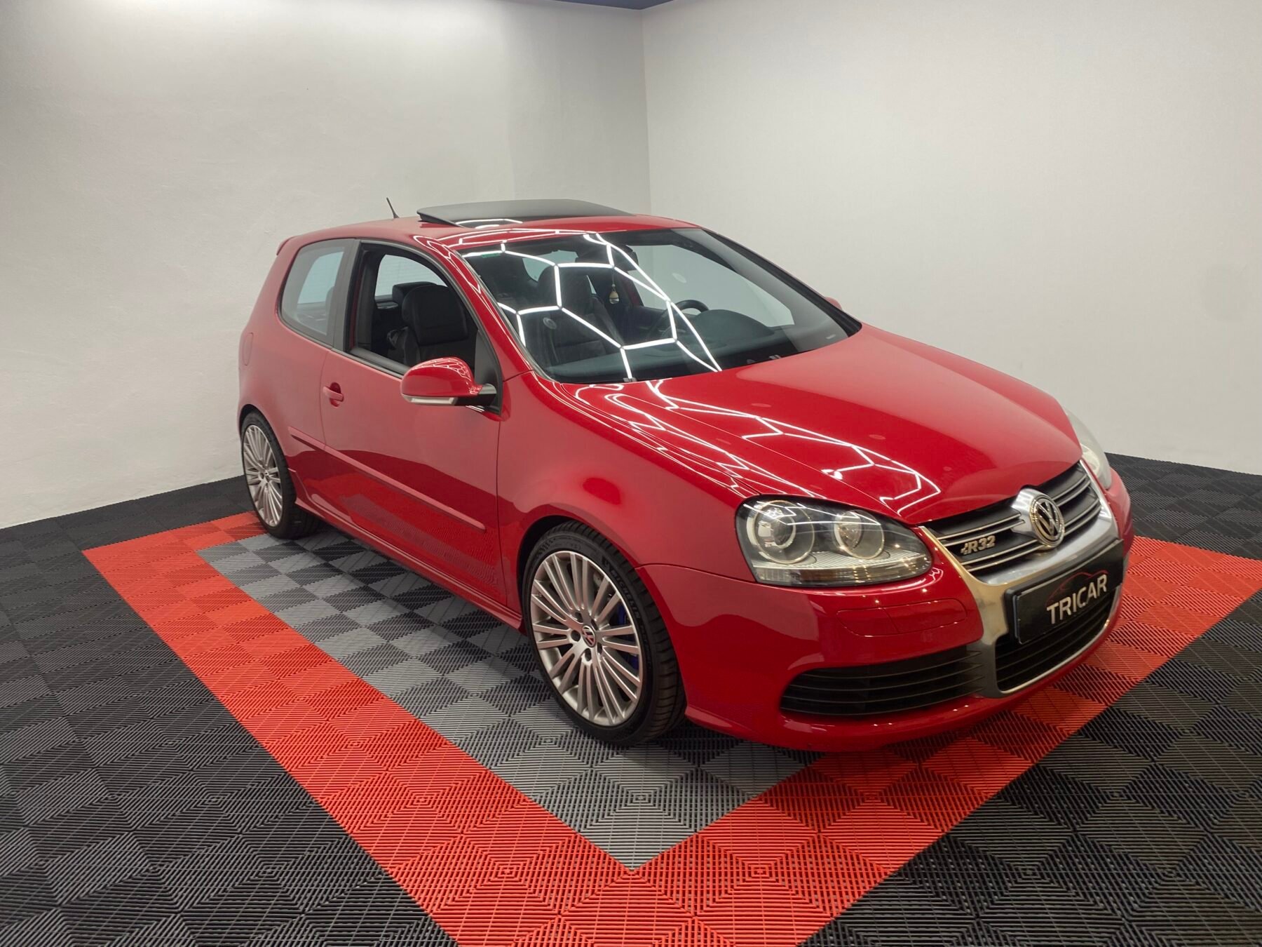 VOLKSWAGEN Golf R32