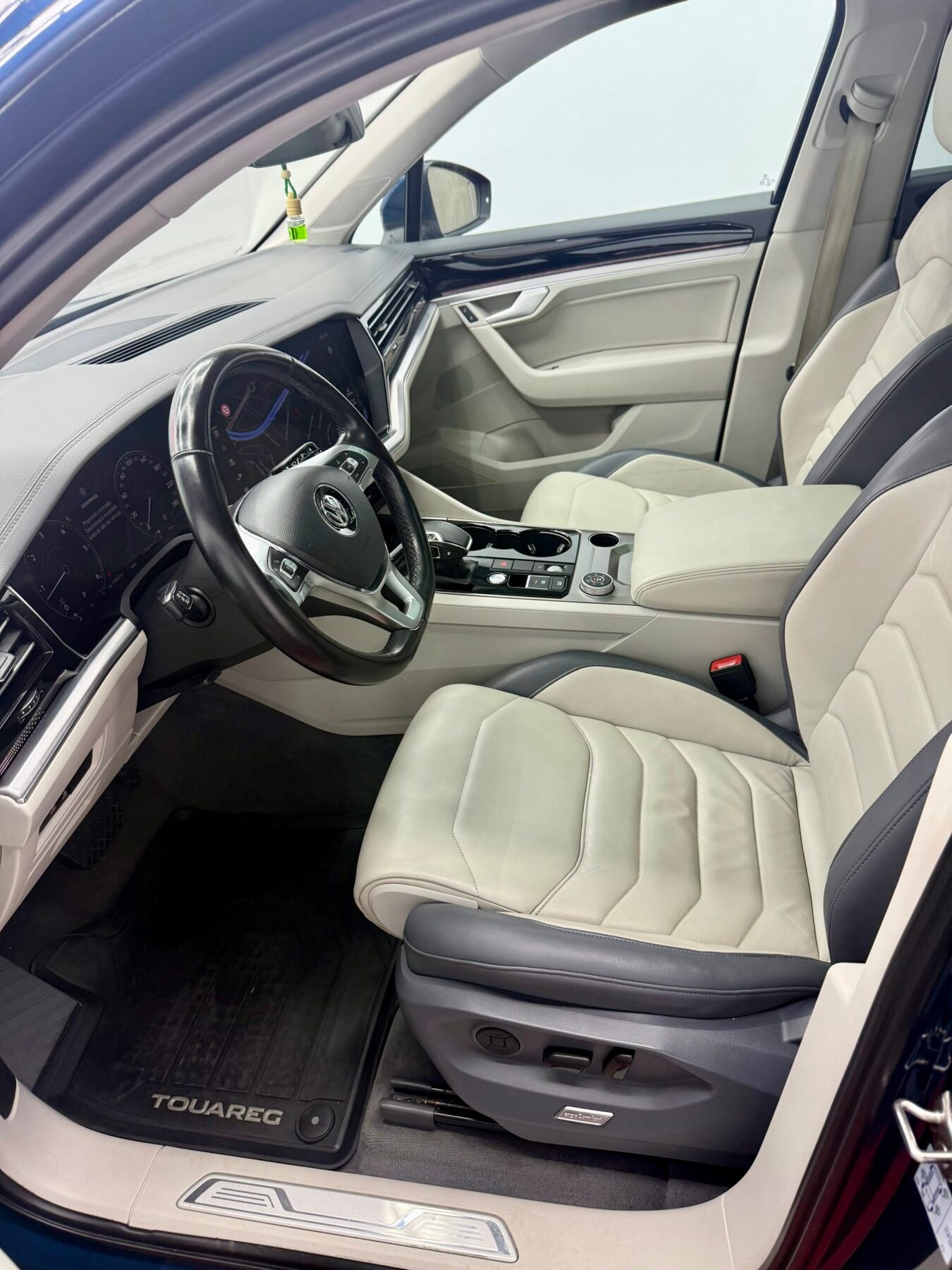 VOLKSWAGEN Tuareg 3.0 tdi